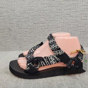 ARIZONA Love Women's Size US 8 Eu 40 Black and White Trekky Bandana Sandals